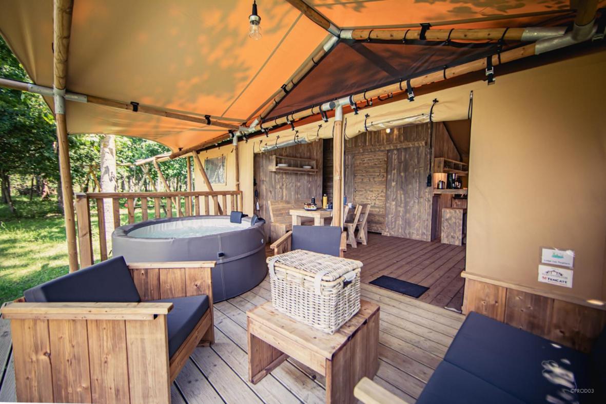 Tente Lodge Jacuzzi Privatif En Pleine Nature Thiel-sur-Acolin 외부 사진