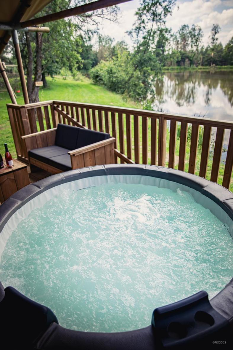 Tente Lodge Jacuzzi Privatif En Pleine Nature Thiel-sur-Acolin 외부 사진