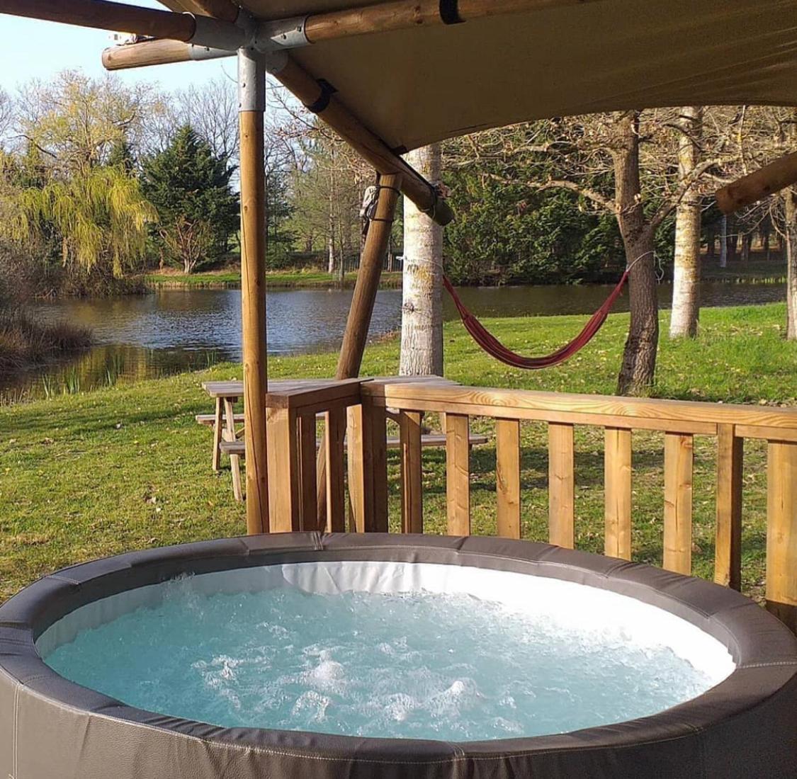 Tente Lodge Jacuzzi Privatif En Pleine Nature Thiel-sur-Acolin 외부 사진